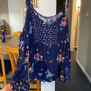 Old shoulder long sleeve floral blouse
